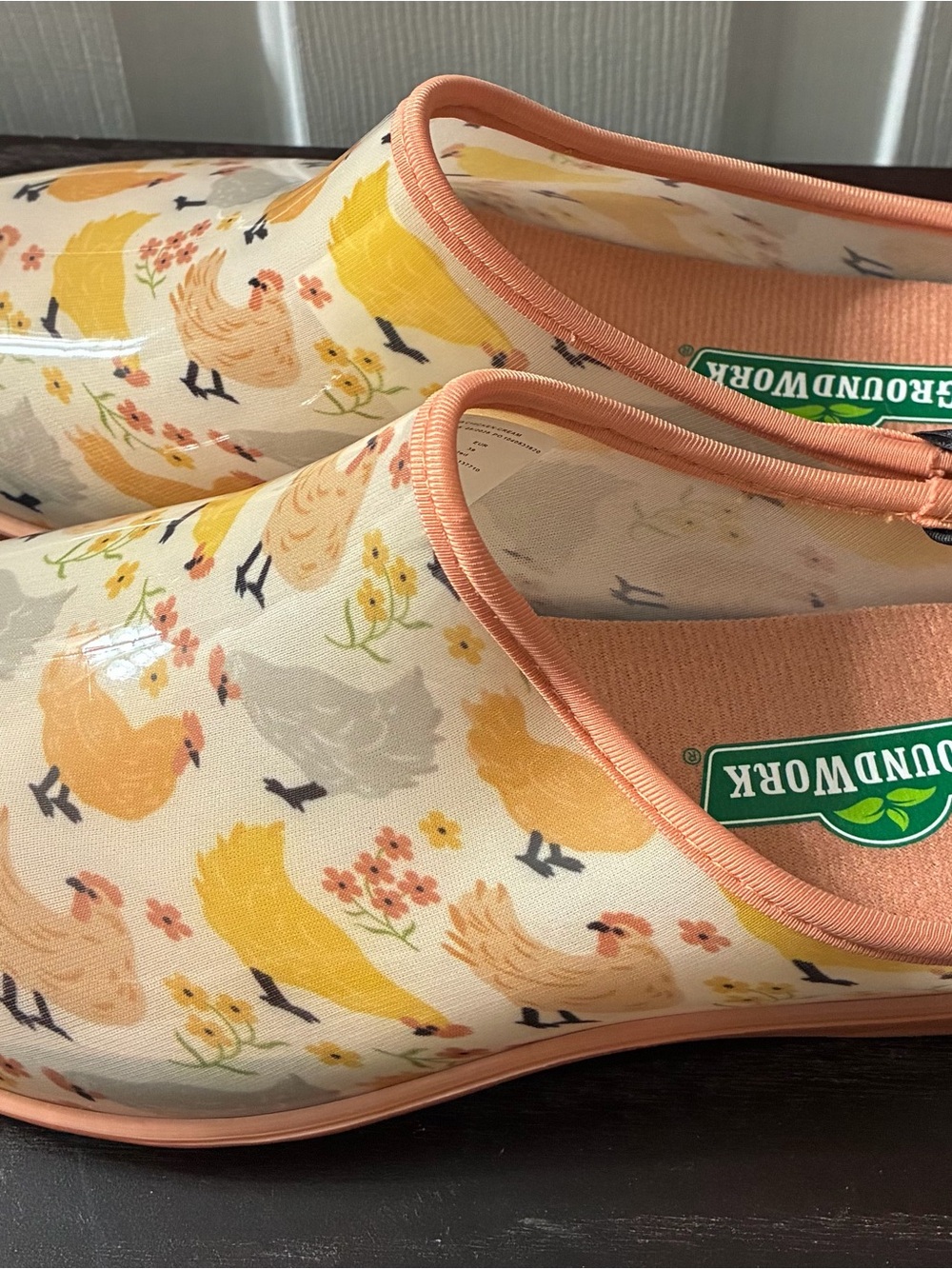 Groundwork Floral Chicken Print Slip-On Clogs in Peach Size 9 - Picture 5 of 7